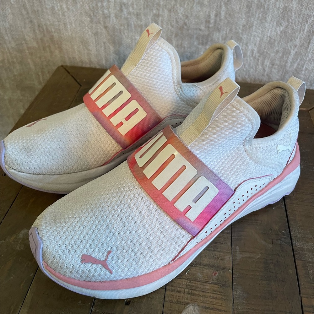 Girls Puma Athletic Shoe - Size 4.5